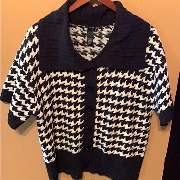 Carole Little Sweaters - 🔥Houndstooth Carole Little cardigan sweater🔥